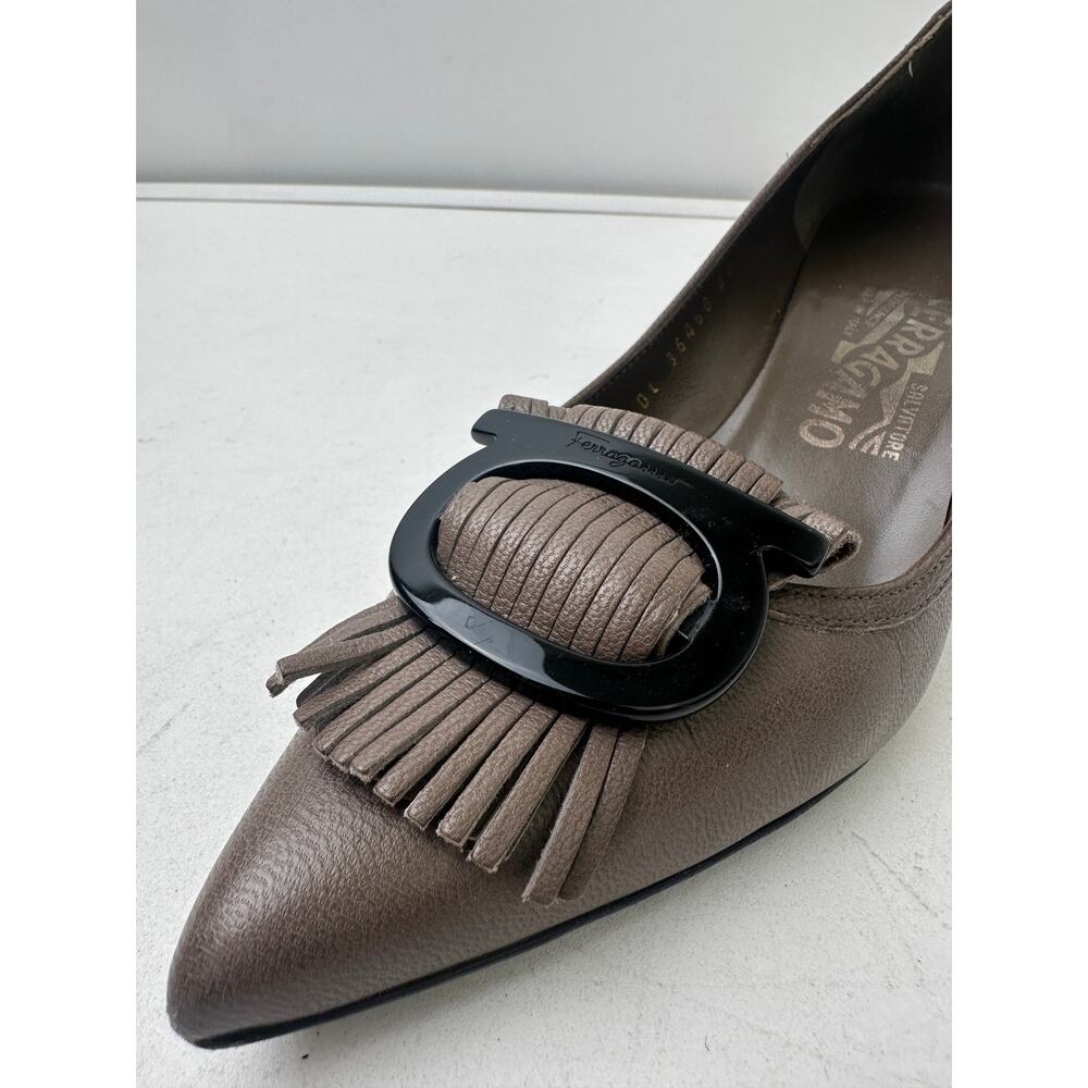 VTG Salvatore Ferragamo Taupe Leather Fringe Pointed Toe Heels Women's Sz 7.5 - Picture 5 of 10